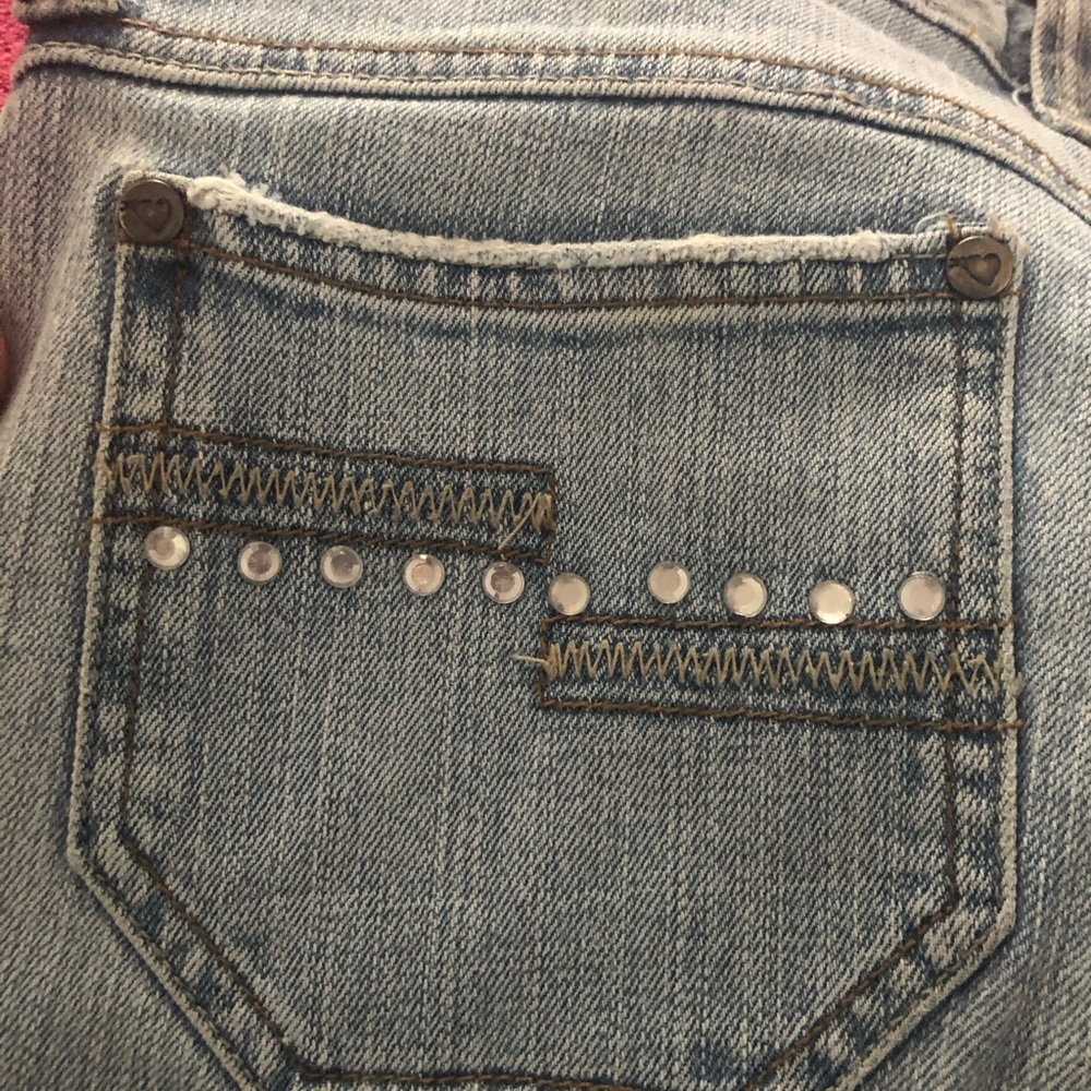 Light wash jeans with bling pockets 💎 - Picture 5 of 8